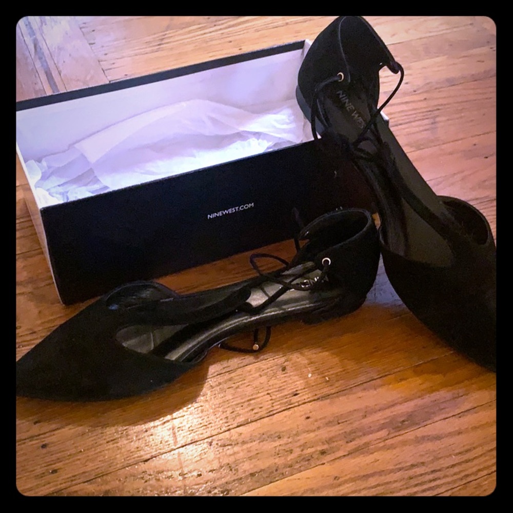 Black pointy toe shoes